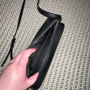 Michael Khors Black Crossbody Bag.